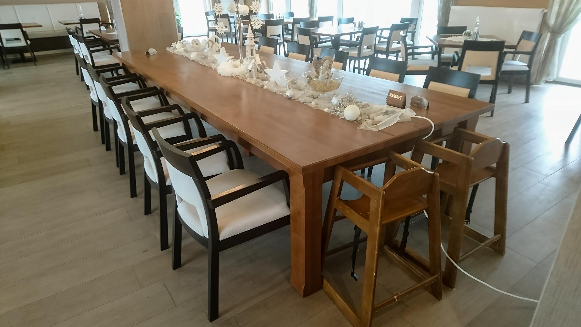 stůl_restaurace2_